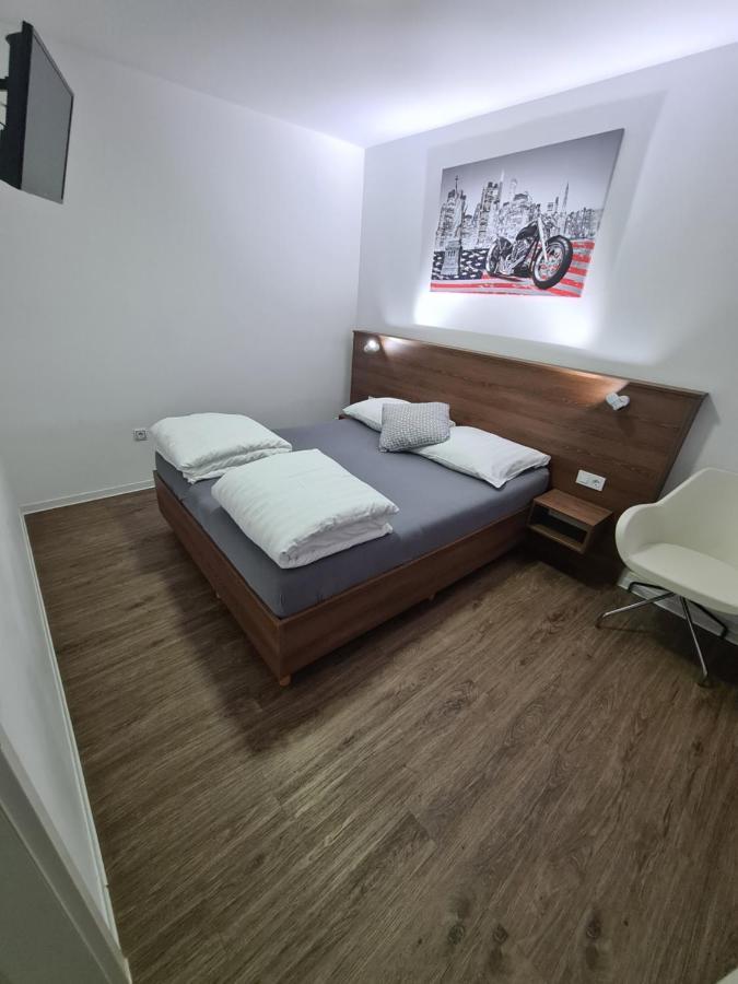 Pension Zwei A Leverkusen Exterior photo