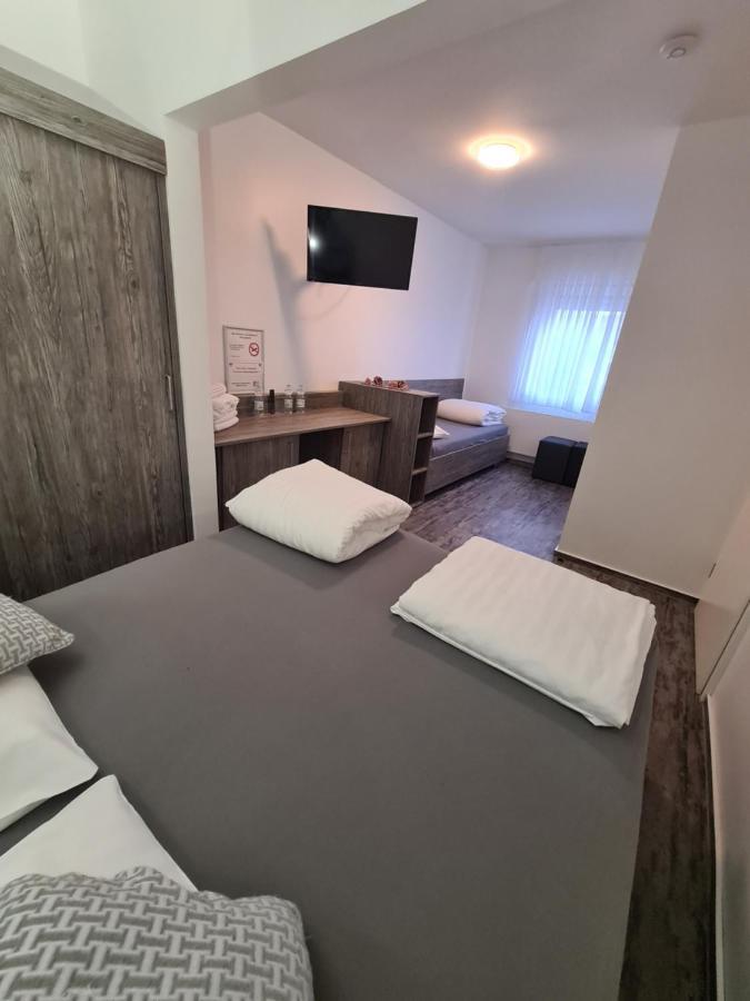 Pension Zwei A Leverkusen Exterior photo